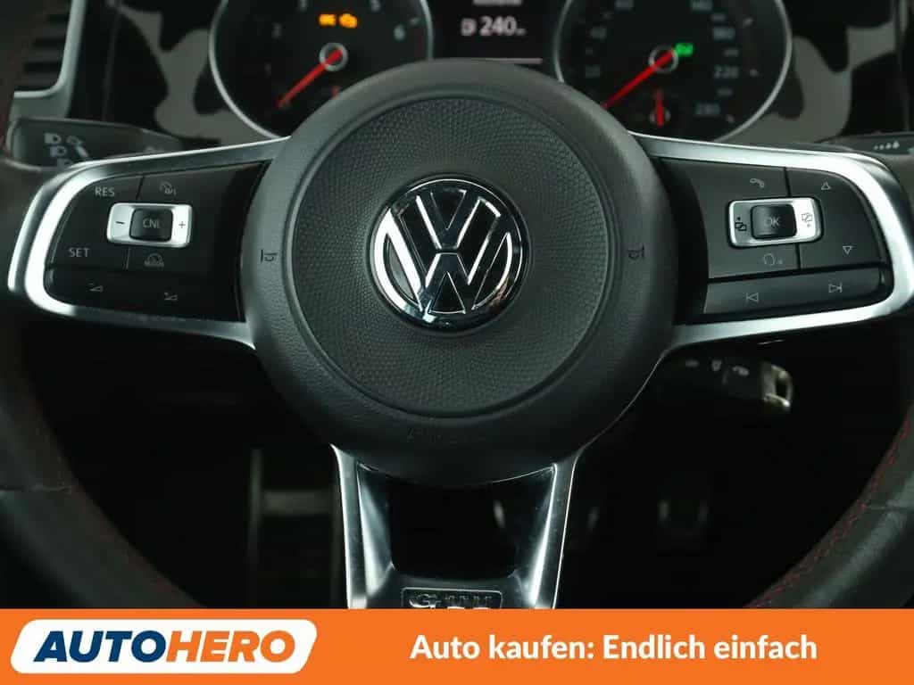 Volkswagen Golf 04/2016-photo-18