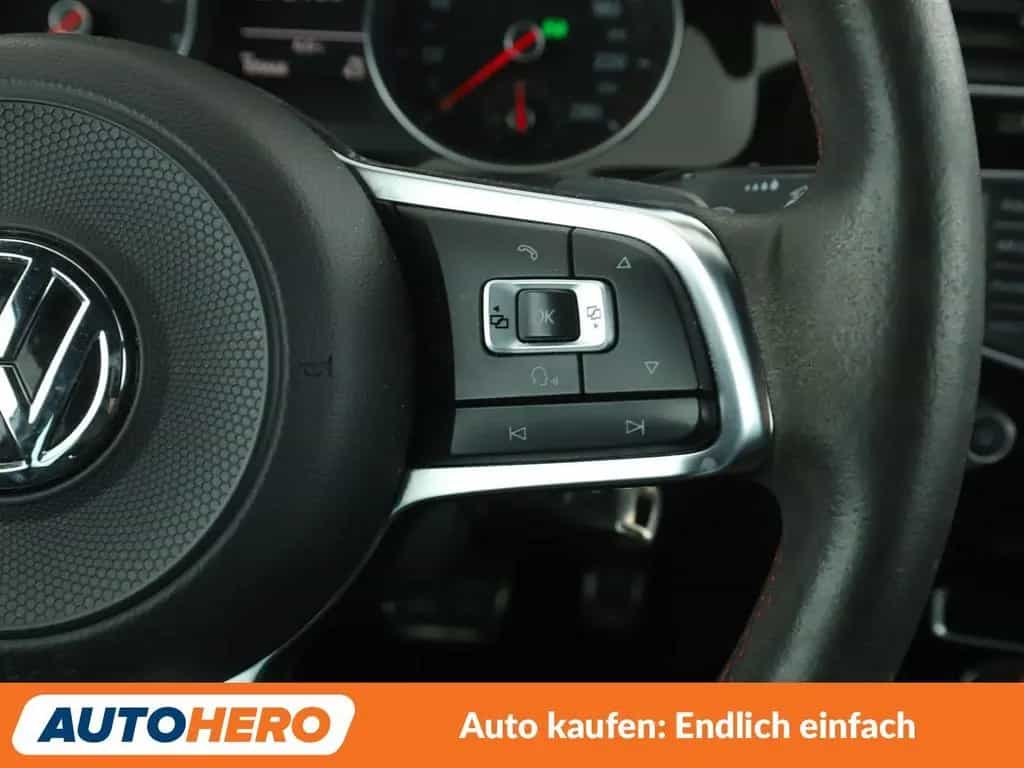 Volkswagen Golf 04/2016-photo-24