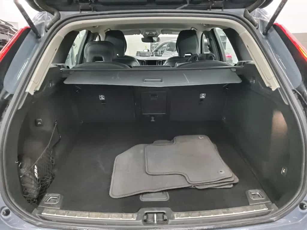 Volvo XC60 B4 Momentum Leder Navi LED RfK AHK Sound 04/2022-photo-11