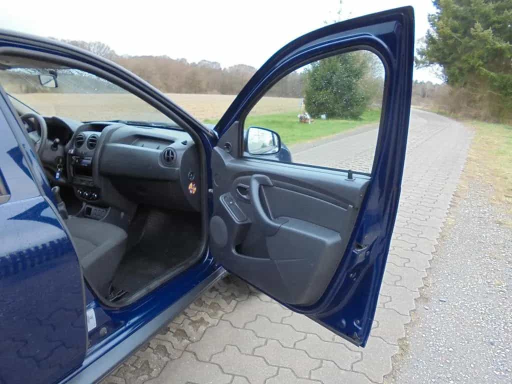 Dacia Duster 1.6 16V 105 4x2 NUR 72 Tkm TÜV NEU! 01/2015-photo-17