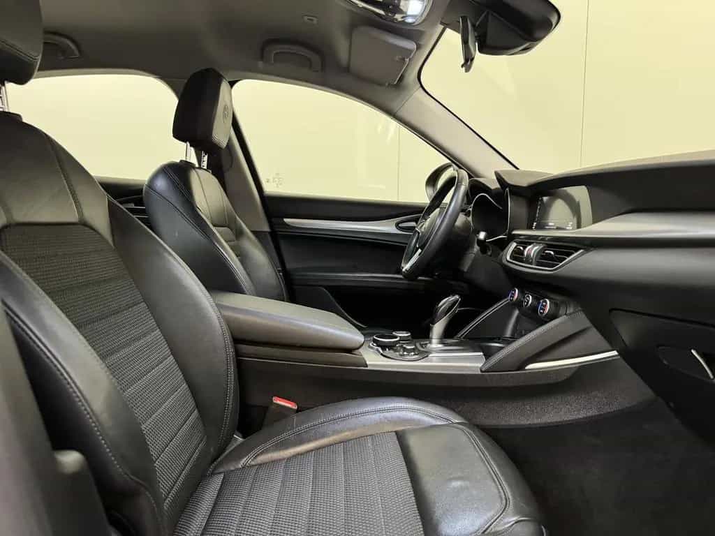 Alfa Romeo Stelvio 2.2 D Autom. - GPS - Airco - Topstaat! 06/2017-photo-0