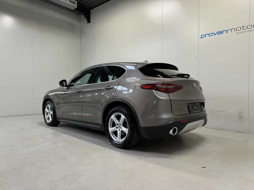 Alfa Romeo Stelvio 2.2 D Autom. - GPS - Airco - Topstaat! 06/2017-photo-4