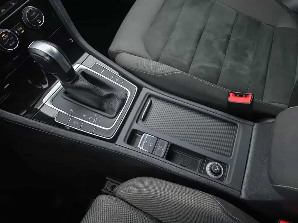Volkswagen Golf VII Variant 1.5 16V TSI Automatik LED Navi 02/2020-photo-32