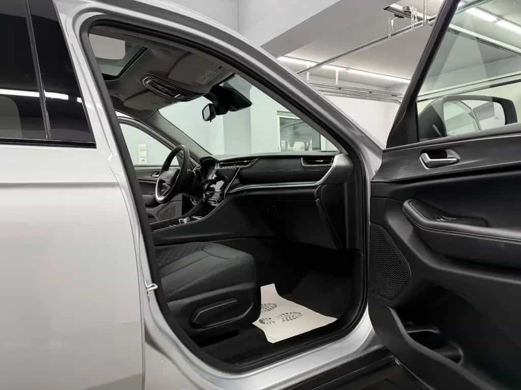 Jeep Grand Cherokee LAREDO L 4x4/Glasdach/ACC/Spur.H 07/2023-photo-13