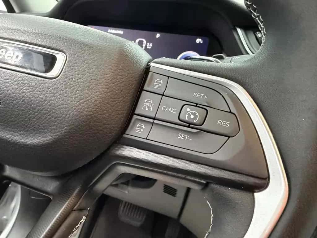 Jeep Grand Cherokee LAREDO L 4x4/Glasdach/ACC/Spur.H 07/2023-photo-32