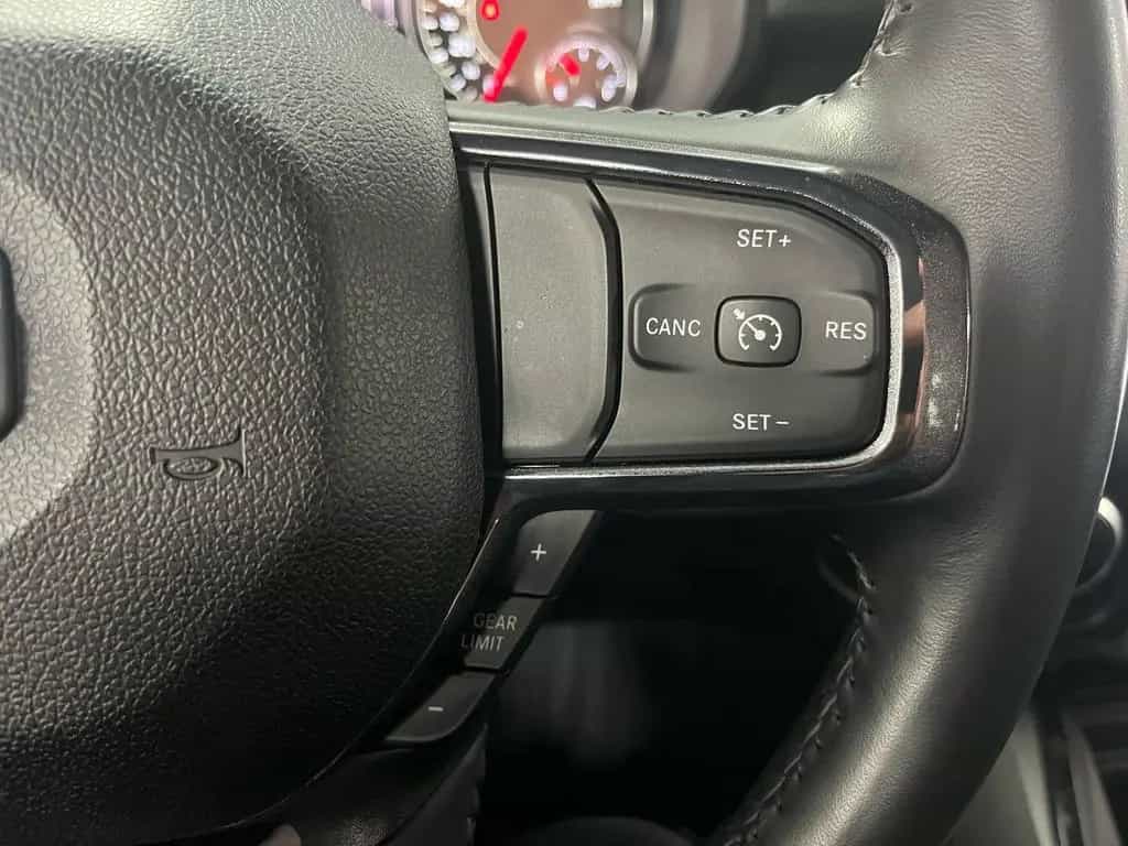 Dodge RAM 5,7l V8 *BIGHORN/12 ZOLL Display/SHZ/LED/AHK 12/2023-photo-15
