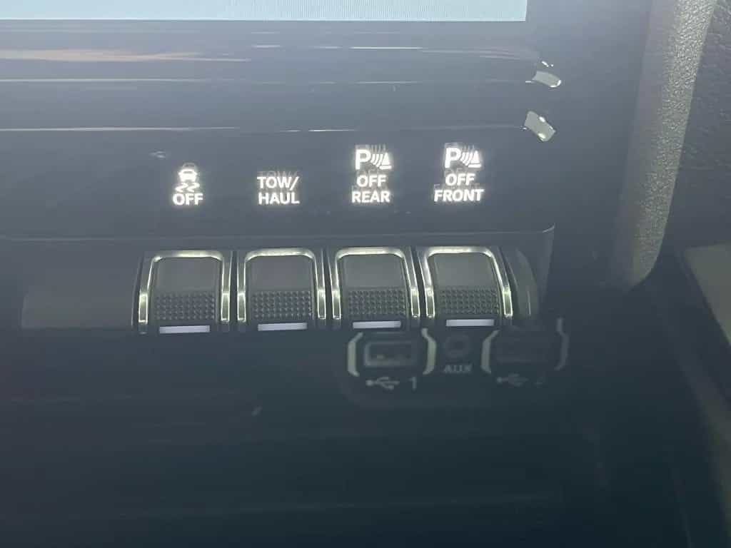 Dodge RAM 5,7l V8 *BIGHORN/12 ZOLL Display/SHZ/LED/AHK 12/2023-photo-19