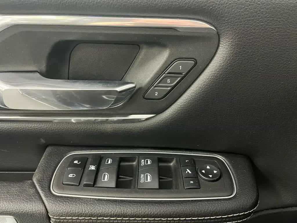 Dodge RAM 5,7l V8 *LARAMIE/12 Zoll Display/LED/AHK/SHZ 06/2023-photo-15