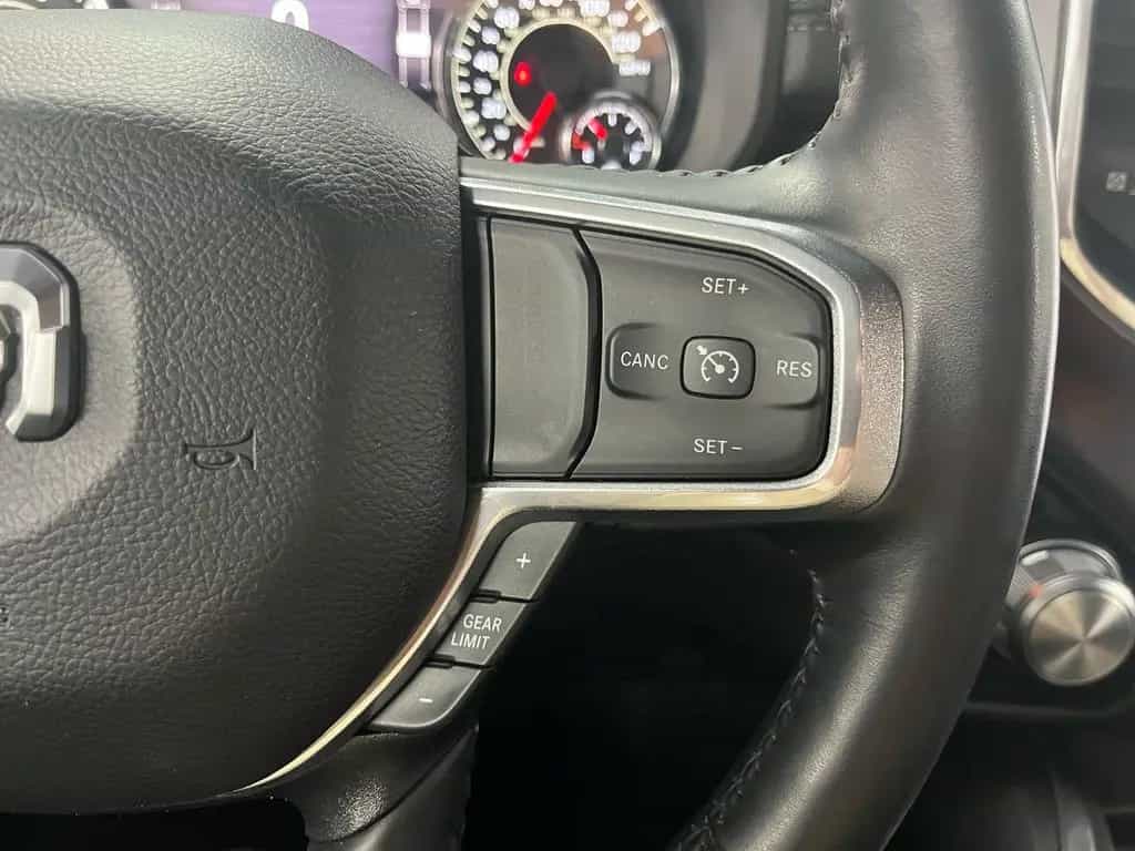 Dodge RAM 5,7l V8 *LARAMIE/12 Zoll Display/LED/AHK/SHZ 06/2023-photo-17