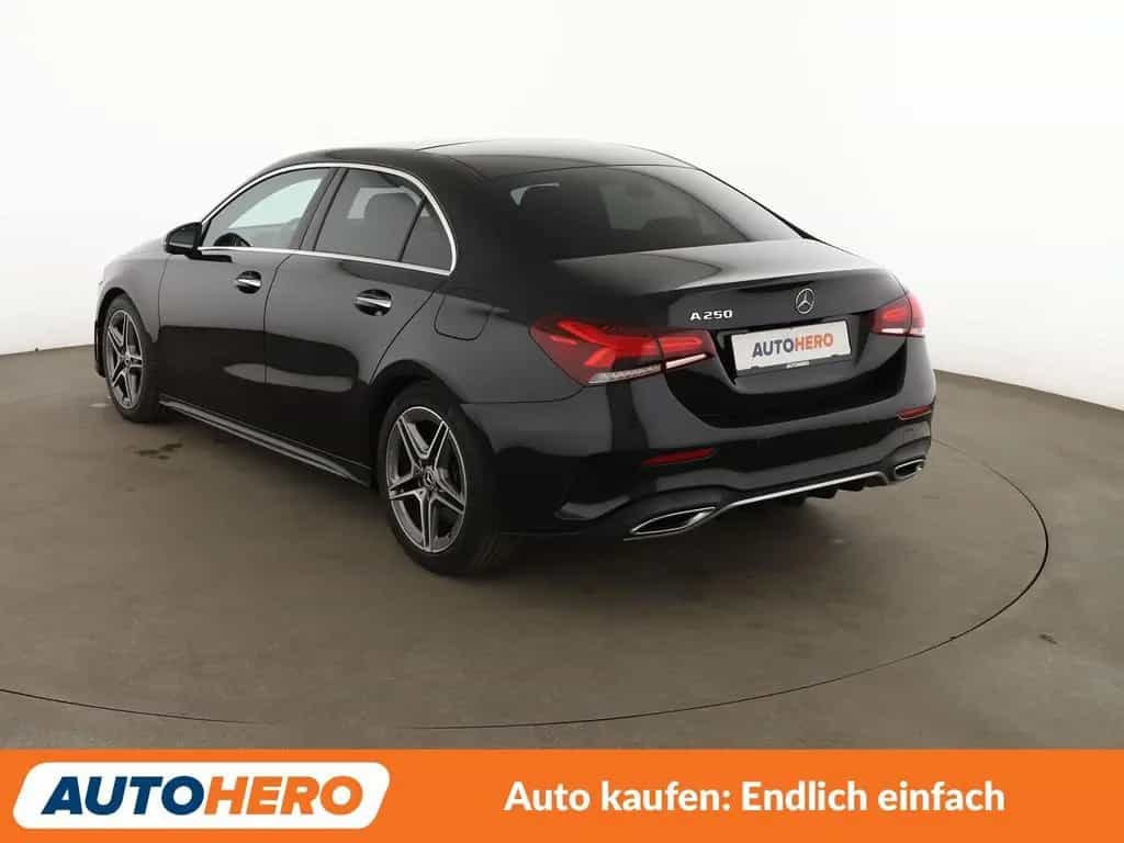 Mercedes-Benz A-Class 250 AMG Line Aut.*NAVI*CAM*LED*ACC*PDC*SHZ* 06/2019-photo-3