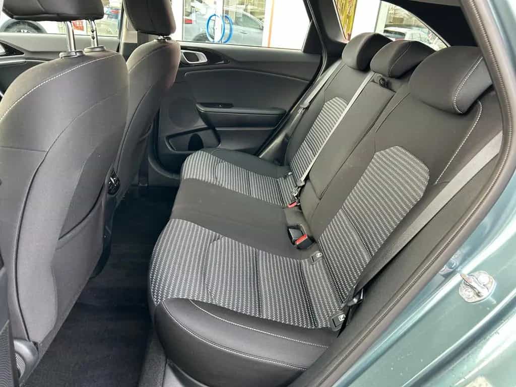 Kia Ceed SW 1.5 T-GDI DCT Vision Komfort+ Navi Kamer 06/2025-photo-9