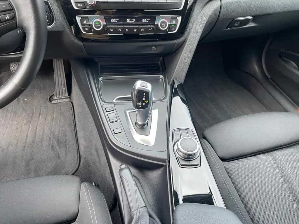 BMW 3 Series 10/2018-photo-13