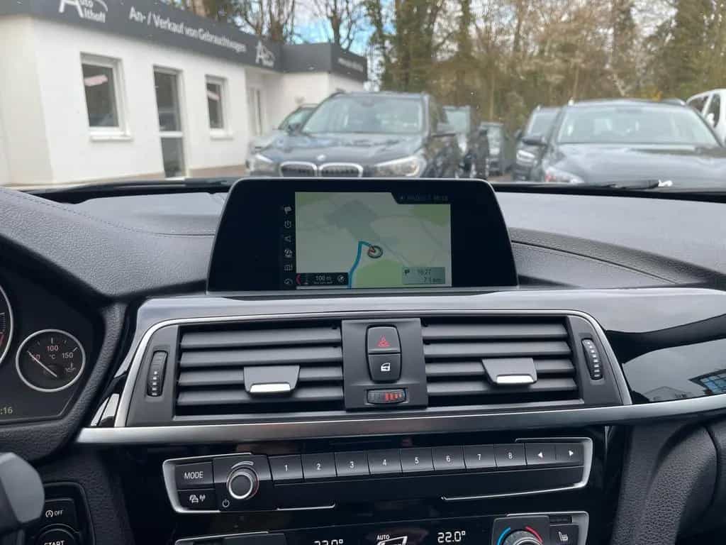 BMW 3 Series 10/2018-photo-17