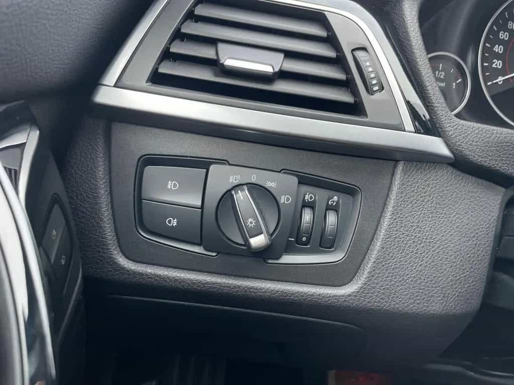 BMW 3 Series 10/2018-photo-19