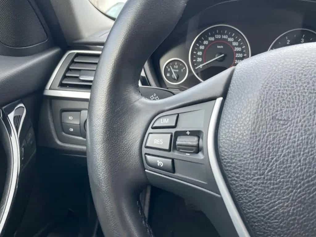 BMW 3 Series 10/2018-photo-21