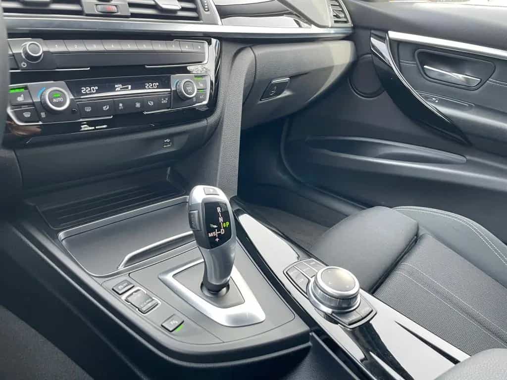 BMW 3 Series 10/2018-photo-26