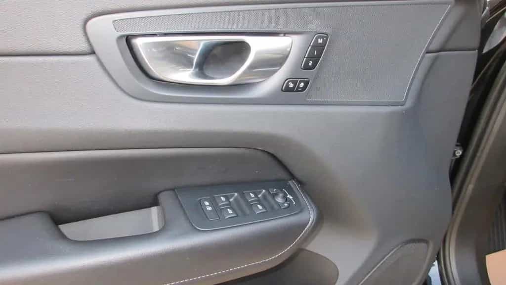 Volvo XC60 B4 | Google | LED | Tempomat | Kamera 12/2022-photo-23