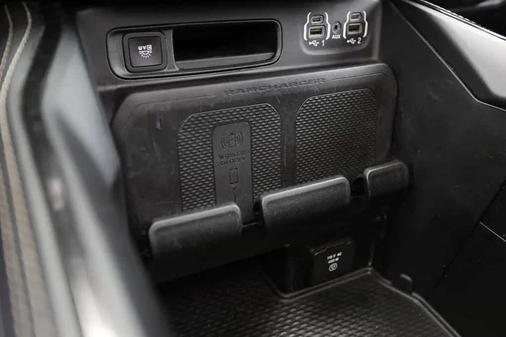 Dodge RAM 1500 4x4 CREW CAB*LIMITED*RED EDITION*LUFT* 07/2024-photo-38