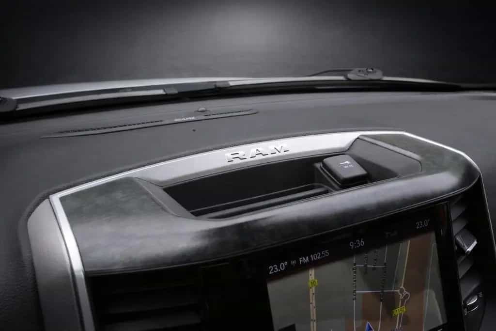 Dodge RAM 1500 CREW CAB*PANO*NAVI*KAM*AHK*UNFALLFREI* 11/2019-photo-23