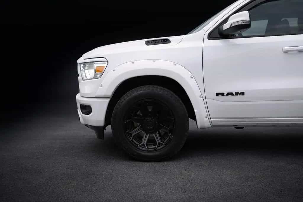 Dodge RAM 1500 CREW CAB*PANO*NAVI*KAM*AHK*UNFALLFREI* 11/2019-photo-4
