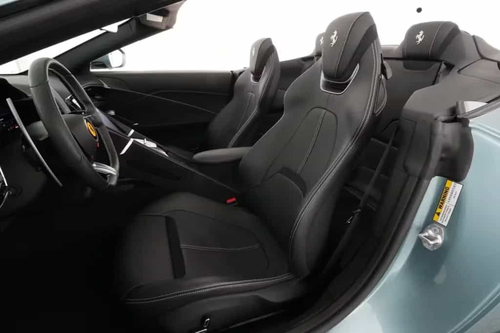 Ferrari Roma Spider Special Color Celleste Trevi 05/2025-photo-18