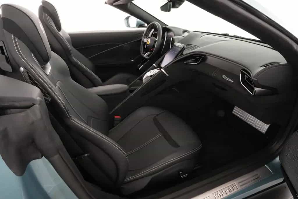 Ferrari Roma Spider Special Color Celleste Trevi 05/2025-photo-23