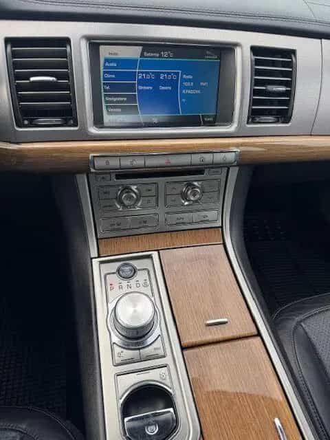 Jaguar XF 2.7D V6 Premium Luxury 03/2009-photo-9