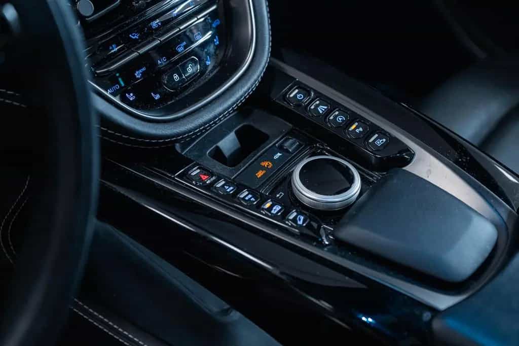 Aston Martin DBX | 4.0 V8 | Onyx Black | Leather | 08/2020-photo-10