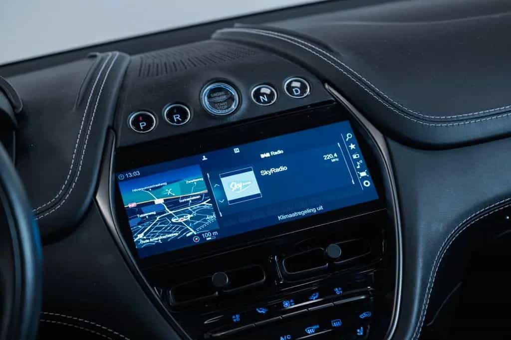 Aston Martin DBX | 4.0 V8 | Onyx Black | Leather | 08/2020-photo-11