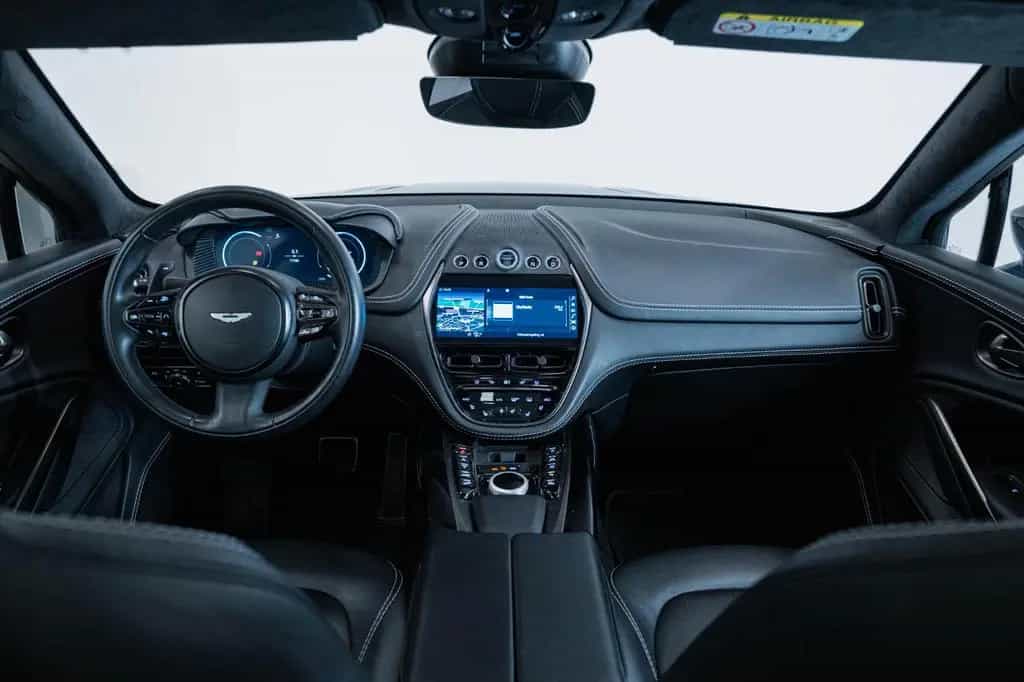 Aston Martin DBX | 4.0 V8 | Onyx Black | Leather | 08/2020-photo-4