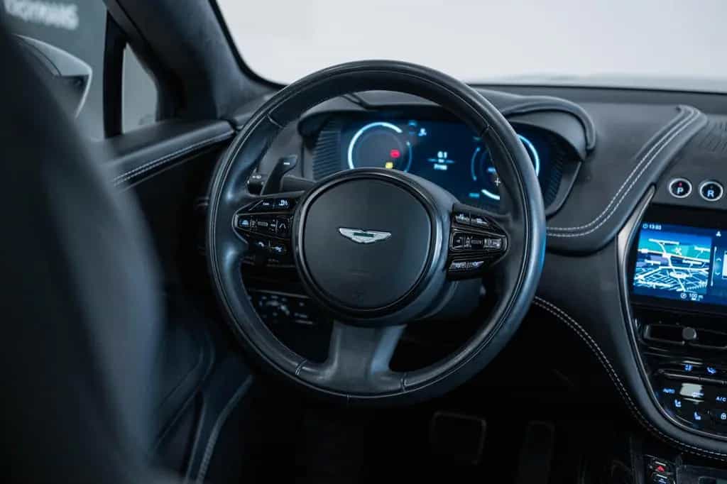 Aston Martin DBX | 4.0 V8 | Onyx Black | Leather | 08/2020-photo-9