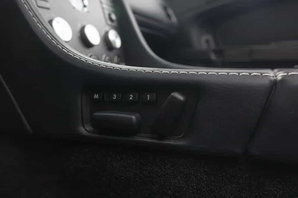 Aston Martin V8 Vantage Roadster 4.3l Sportshift 08/2007-photo-17