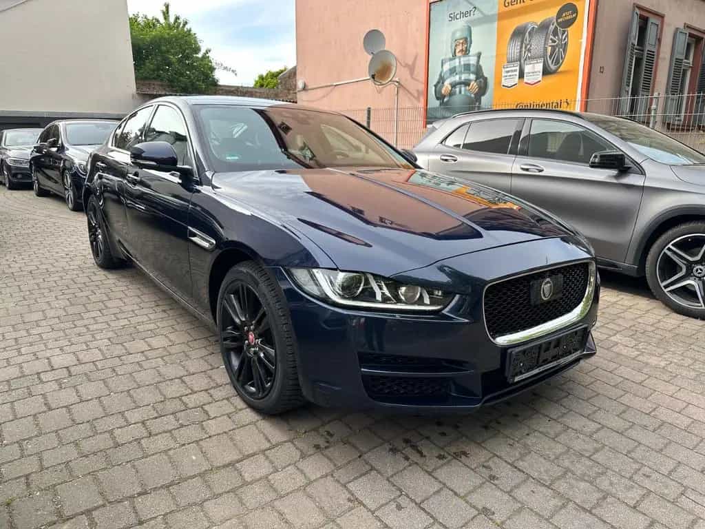 Jaguar XE 25t 250PS AWD Automatik/leder/360°/Wenig Km ! 03/2017-photo-0