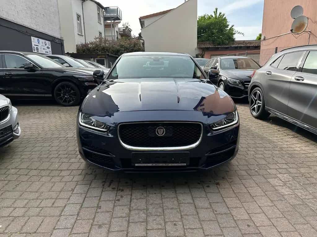 Jaguar XE 25t 250PS AWD Automatik/leder/360°/Wenig Km ! 03/2017-photo-1