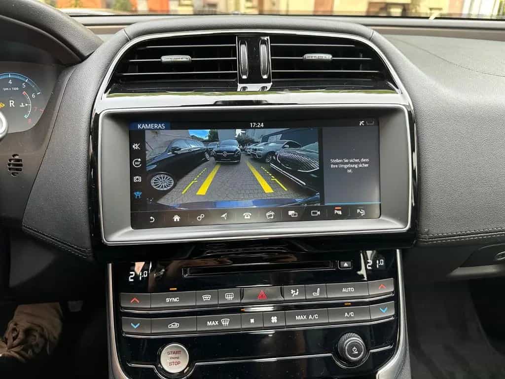 Jaguar XE 25t 250PS AWD Automatik/leder/360°/Wenig Km ! 03/2017-photo-18