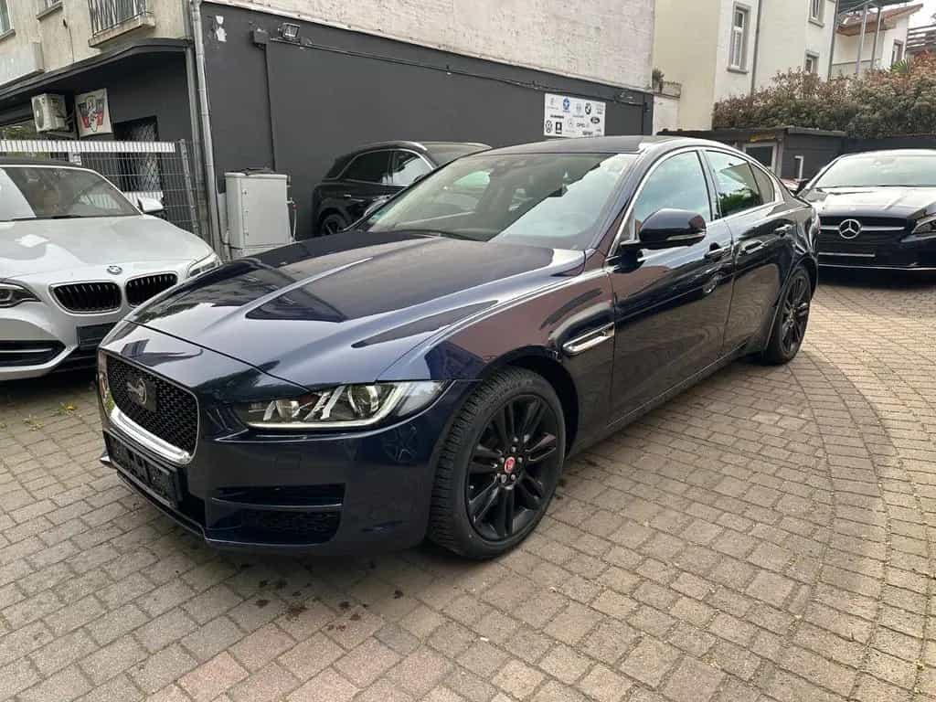 Jaguar XE 25t 250PS AWD Automatik/leder/360°/Wenig Km ! 03/2017-photo-2