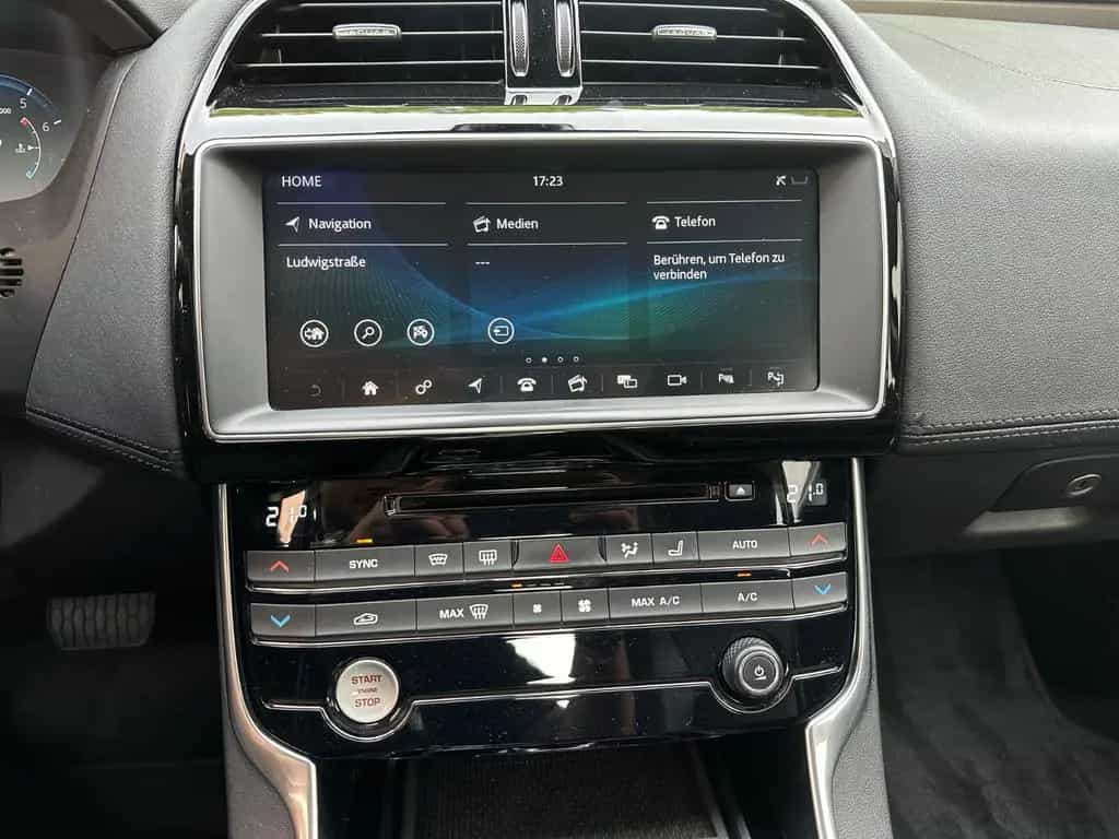 Jaguar XE 25t 250PS AWD Automatik/leder/360°/Wenig Km ! 03/2017-photo-20