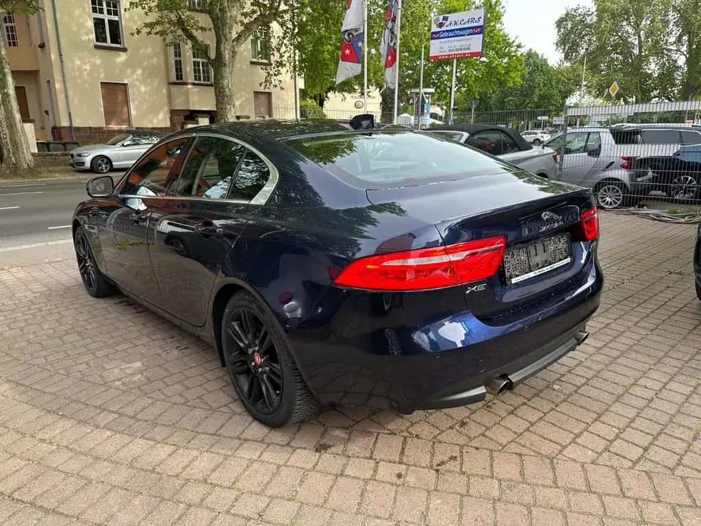 Jaguar XE 25t 250PS AWD Automatik/leder/360°/Wenig Km ! 03/2017-photo-3