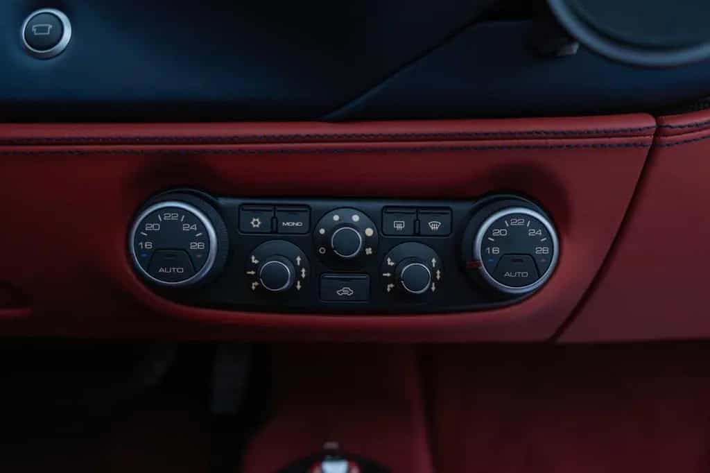 Ferrari 488 Spider Spider 05/2017-photo-14