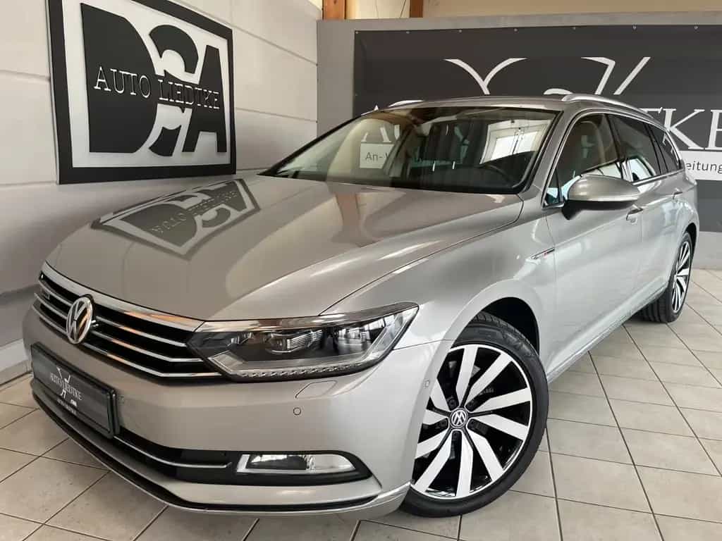 Volkswagen Passat Variant Highline/AHK/ACC/DCC/KAM/CarPlay 08/2015-photo-0