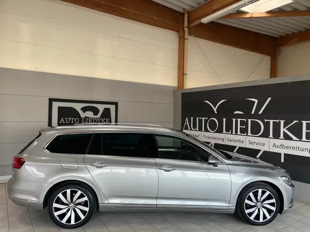 Volkswagen Passat Variant Highline/AHK/ACC/DCC/KAM/CarPlay 08/2015-photo-9