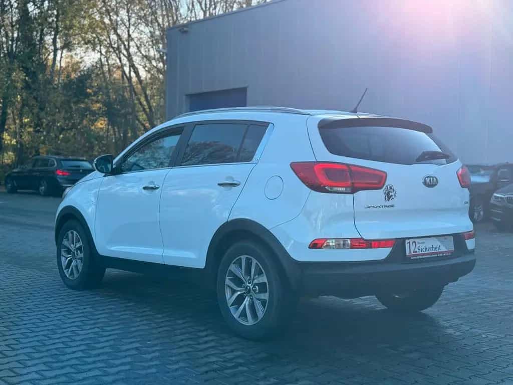 Kia Sportage Attract Garantie* PDC* nur 56.991 Km 10/2015-photo-11