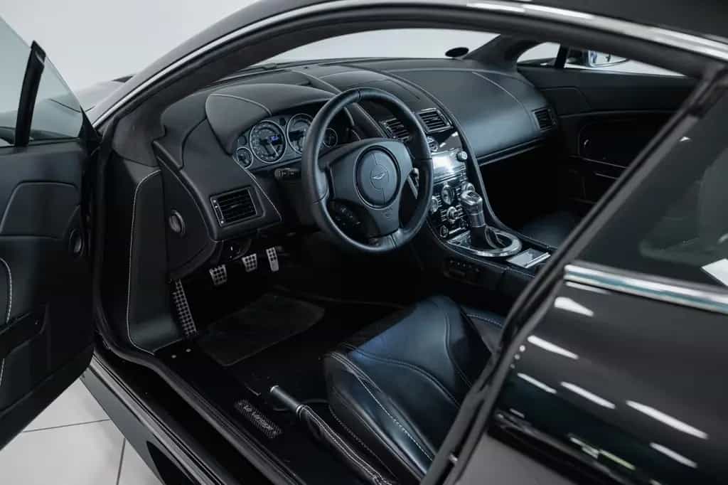 Aston Martin V12 Vantage | Manual | Carbon Black Edition | 12/2013-photo-11