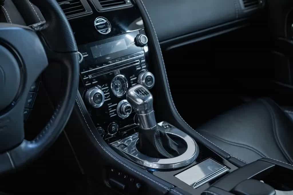 Aston Martin V12 Vantage | Manual | Carbon Black Edition | 12/2013-photo-12