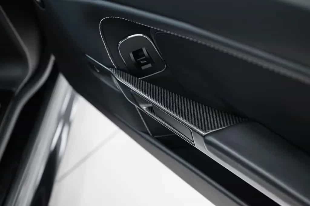 Aston Martin V12 Vantage | Manual | Carbon Black Edition | 12/2013-photo-19