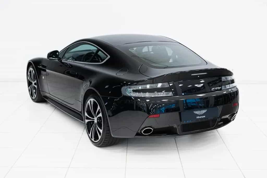 Aston Martin V12 Vantage | Manual | Carbon Black Edition | 12/2013-photo-2