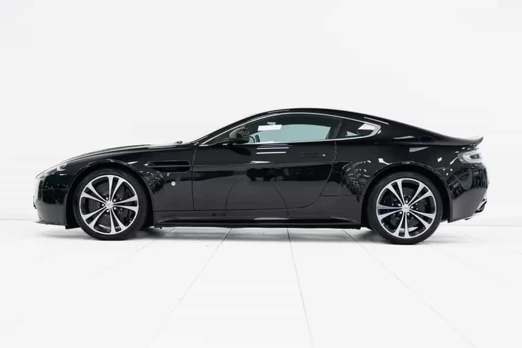 Aston Martin V12 Vantage | Manual | Carbon Black Edition | 12/2013-photo-22