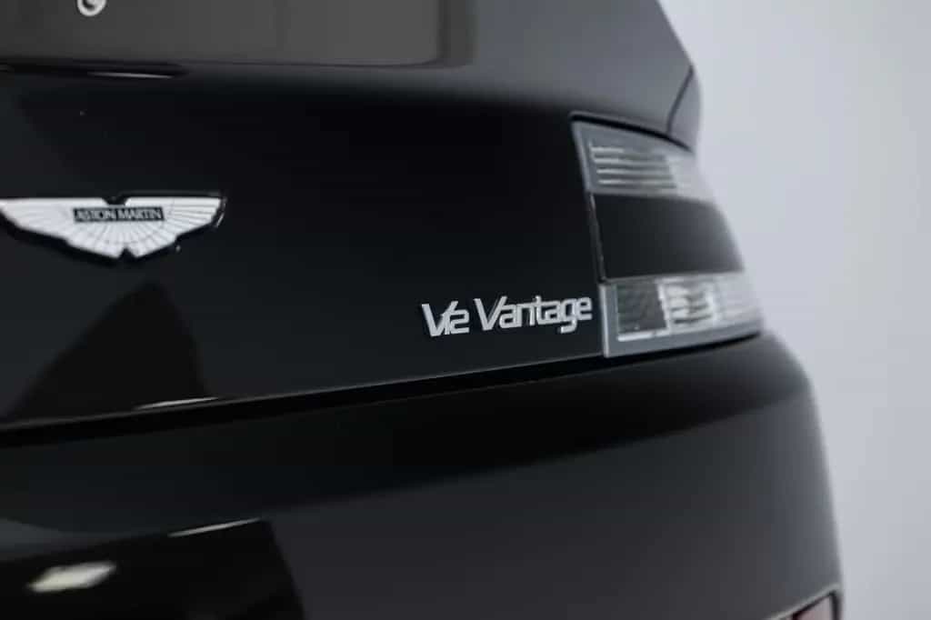 Aston Martin V12 Vantage | Manual | Carbon Black Edition | 12/2013-photo-23
