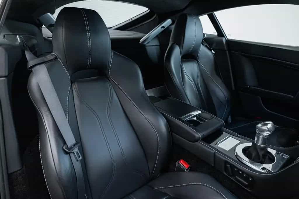 Aston Martin V12 Vantage | Manual | Carbon Black Edition | 12/2013-photo-4