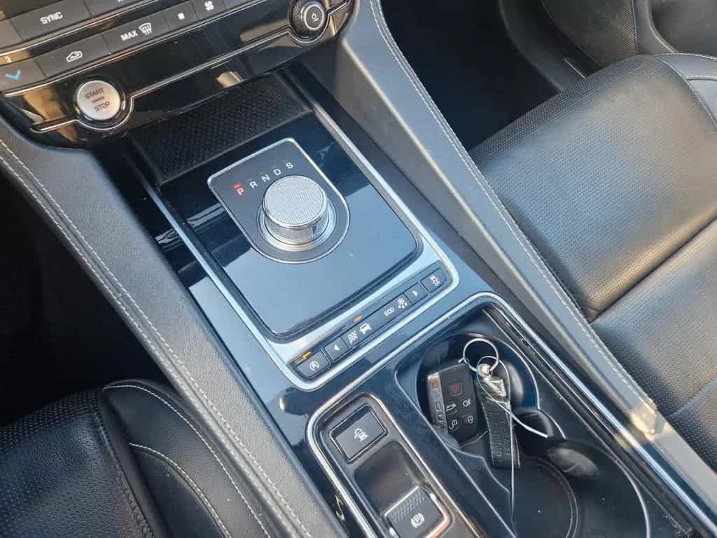 Jaguar F-Pace R-Sport 20d AWD PANO AHK 03/2018-photo-12